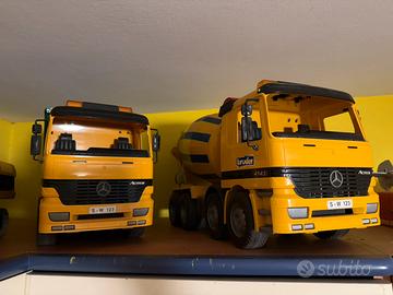 Collezione mezzi da lavoro Bruder e CAT