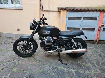 Moto Guzzi V7 stone del 2012