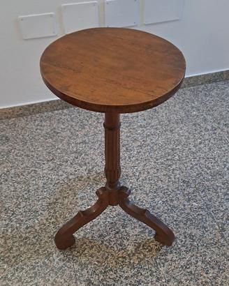 tavolino a tre piedi del XIX  secolo