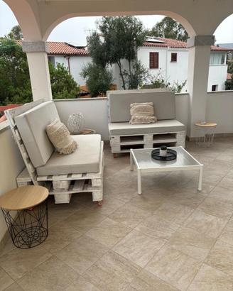 Centro San Teodoro con veranda e parcheggio