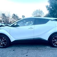 Toyota c-hr perfetta in garanzia