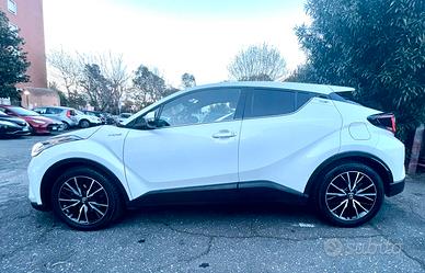 Toyota c-hr perfetta in garanzia