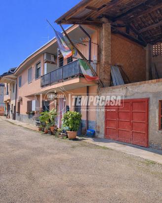 Immobile da ristrutturare su tre livelli a Romenti