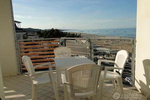 Appartamento nuovo fronte mare -