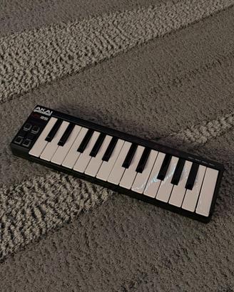 AKAI Professional LPK25