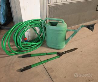 Set giardino: canna acqua, annaffiatoio e cesoia