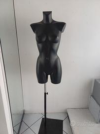 Manichino da abbigliamento donna