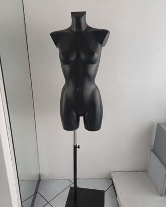 Manichino da abbigliamento donna