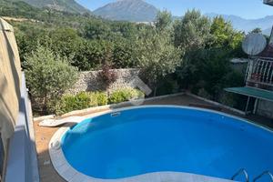 3 LOCALI A GIFFONI SEI CASALI