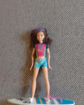 skipper Barbie con surf