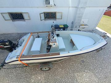 Barca open, motore 40cv e carrello 800kg