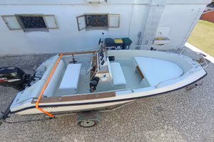 Barca open, motore 40cv e carrello 800kg