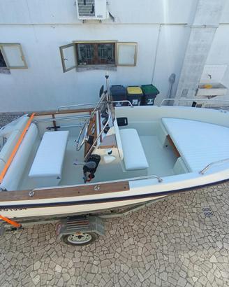 Barca open, motore 40cv e carrello 800kg