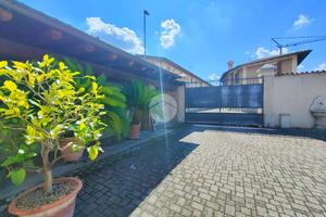 NEGOZIO A TRAVAGLIATO