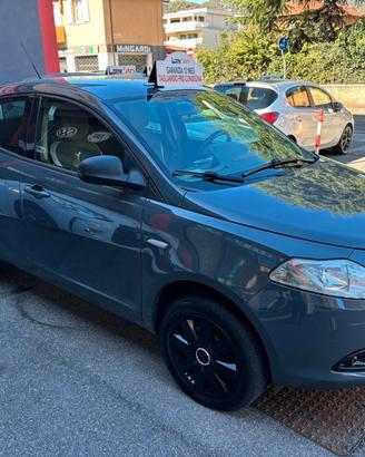 Lancia Ypsilon 0.9 TwinAir 85 CV 5 porte Metano Ec