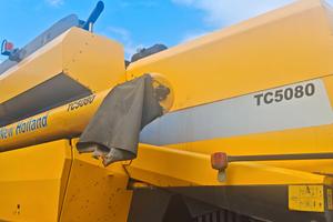 Mietitrebbia New Holland tc 5080 4WD