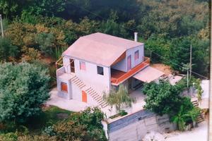 Casa singola (composta da 2 appartamenti)
