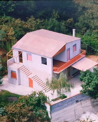 Casa singola (composta da 2 appartamenti)