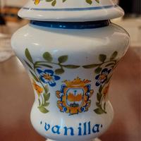 vaso ornamentale in ceramica con coperchio 