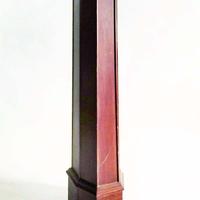 Colonna in legno "esagonale".