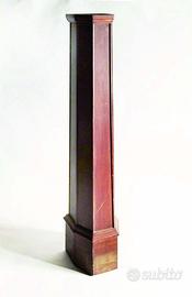 Colonna in legno "esagonale".