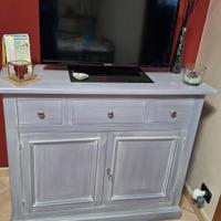 credenza in legno color lilla