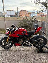 Ducati Streetfighter v4S