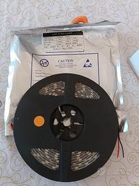 Kit Striscia LED 5M SMD 5050 Bianco Caldo 