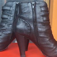 scarponcino nero in pelle