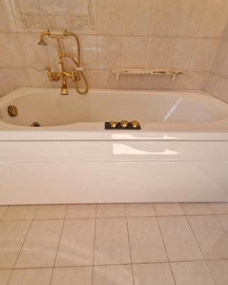 Jacuzzi - vasca idromassaggio