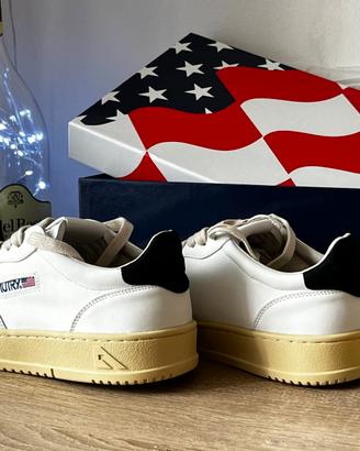 Autry 01 Low Leather White/Black
