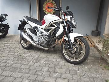 SUZUKI GLADIUS 650 - 2011