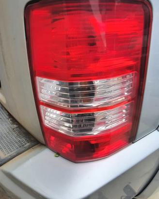 JEEP CHEROKEE LIMITED 2010 - STOP POSTERIORE DESTR