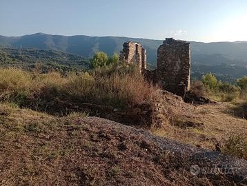 A diano castello terreno con rudere