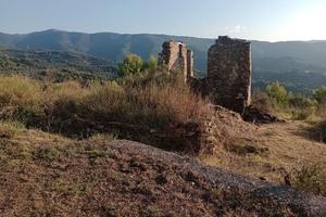 A diano castello terreno con rudere