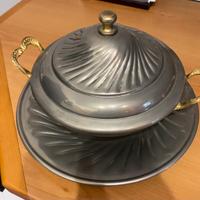 Ciotola con coperchio e vassoio in peltro