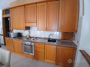 cucina Scavolini con ante in legno massello