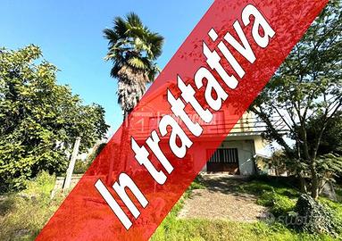 VILLA INDIPENDENTE IMMERSA NEL VERDE!