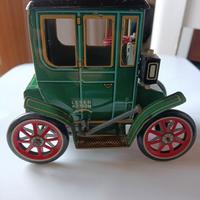 auto d'epoca vintage in latta 'Masudaya Modern Toy