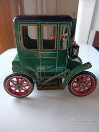auto d'epoca vintage in latta 'Masudaya Modern Toy