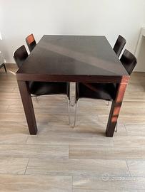 Tavolo in legno + 4 sedie 125 cm