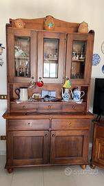 Cucina in legno completa con elettrodomestici
