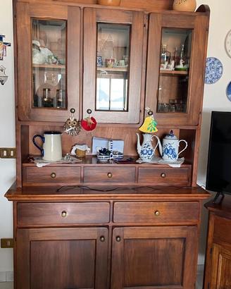 Cucina in legno completa con elettrodomestici