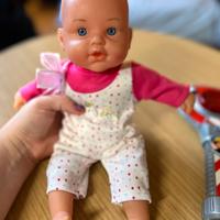 Bambola neonata con tutina pois