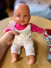 Bambola neonata con tutina pois