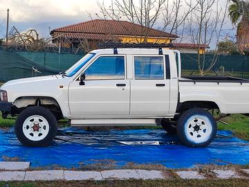 Toyota Hilux LN65 4x4 doppia cabina restaurata 