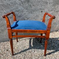 Sgabello appoggia piedi