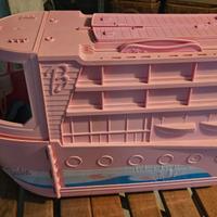 nave da crociera Barbie