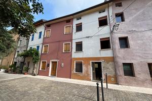 CASA IN LINEA RISTRUTTURATA, IN CENTRO PAESE