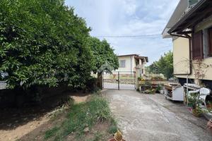 CASA SEMINDIPENDENTE A MASSA